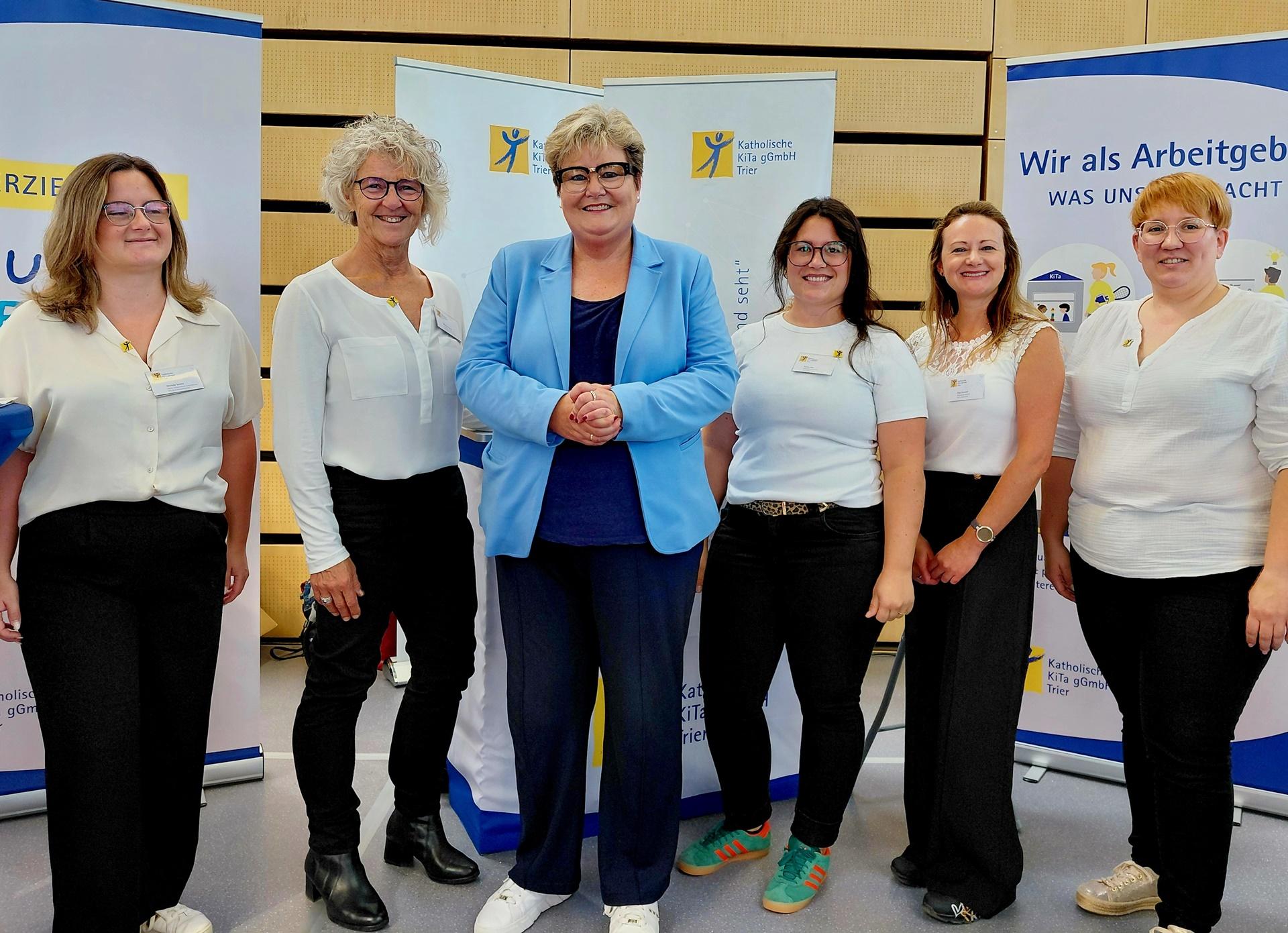 Politischer Besuch am Stand: Staatssekretärin Bettina Brück bei der Take OFF in Wittlich.