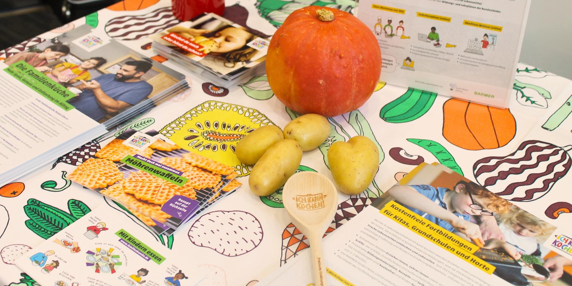 'Faire Ernährung in der KiTa', Ende Oktober fand dazu erstmals ein Fachtag speziell für Hauswirtschaftskräfte und interessierte pädagogische Fachkräfte statt.