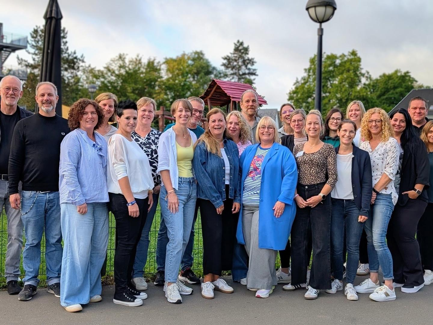 Teilnehmer*innen der Qualifizierung zu Multiplikator*innen für Partizipation bei der Auftaktveranstaltung im September.